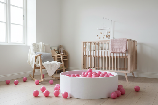 Ballenbak donkerder roze babykamer
