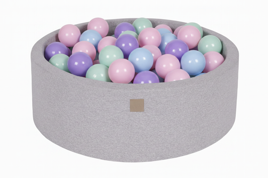Ballenbak met pastel ballen