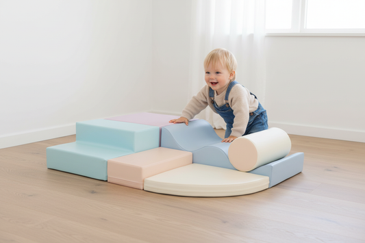 Pastel blauwe set met Europees kind op schaal