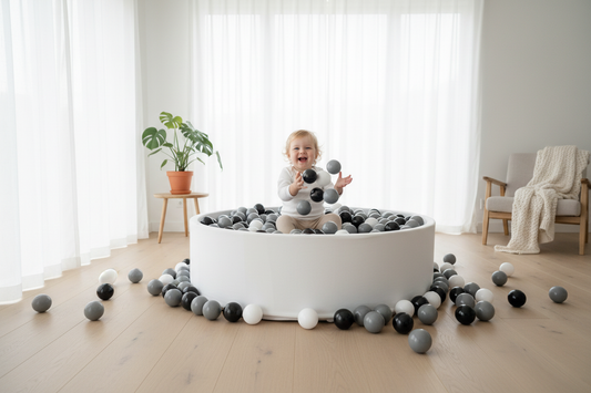 Zwart wit grijs mix ballenbak met kind