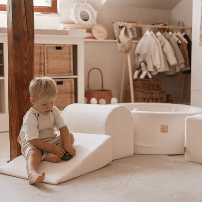 Foamblokken bouclé speelset voor kinderen met ballenbak wit