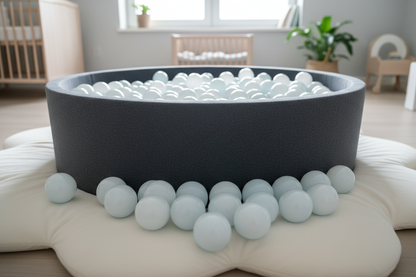 Alle ballen zelfde kleur bijna wit lichtblauw donkere ballenbak