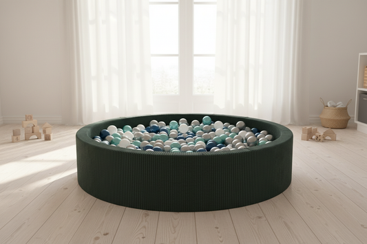 Groene ballenbak in kamer