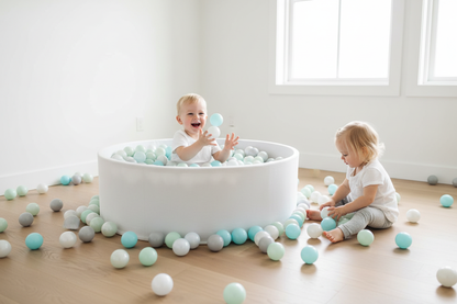 Parelmoer mint babyblauw grijs ballenbak jongen en meisje