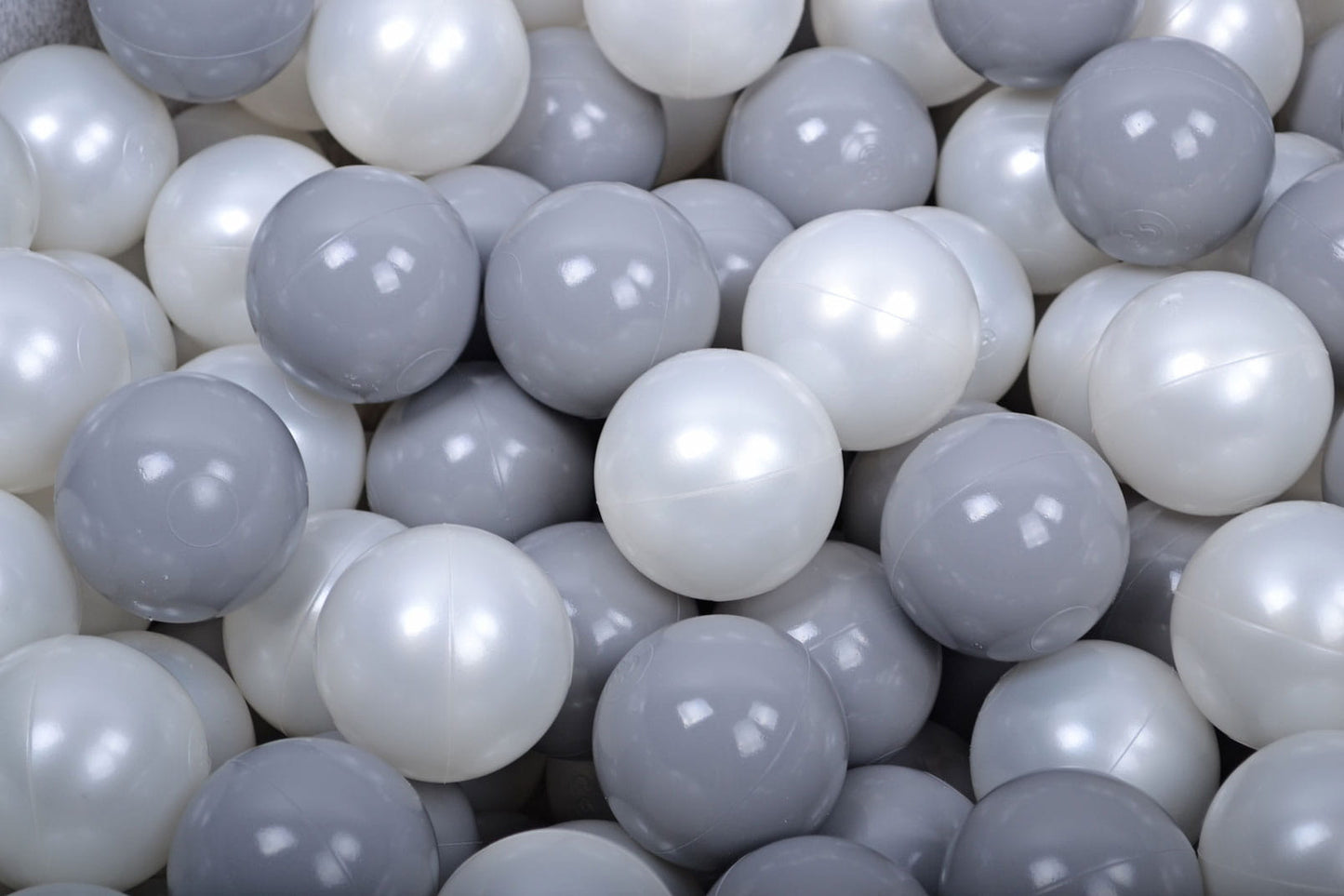 Soft Cloud Mix Ballenbakballen 7 cm – Grijs & Wit Parelmoer